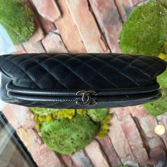 CHANEL Timeless Quilted Caviar Clutch - Picture 4 of 10
